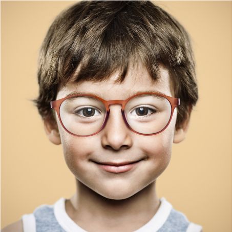 Dítě s brýlemi